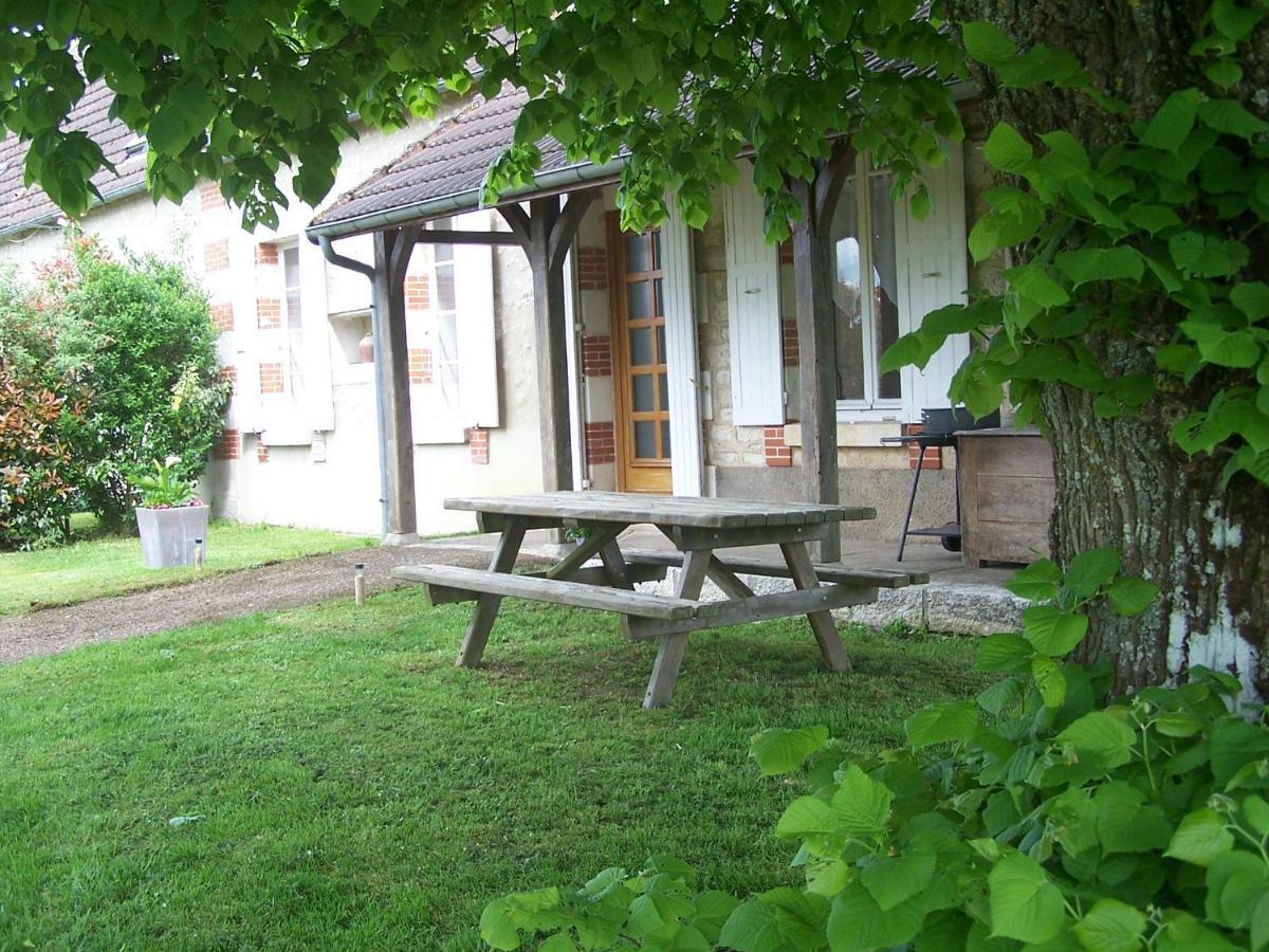 Gite En Forterre Druyes-les-Belles-Fontaines Exterior photo